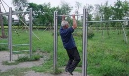 单杠少年吃瓜视频,揭秘校园生活趣味瞬间