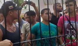 军人吃瓜队友,战友间的欢乐时光