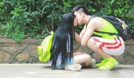 黄灿灿现场吃瓜