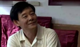 老伯找师兄吃瓜,与师兄共品瓜香时光