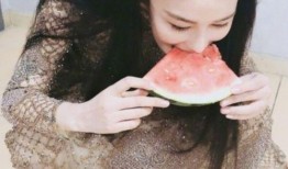 吃瓜的美女图片,探寻美女与吃瓜的奇妙邂逅