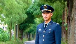 台湾军官高清吃瓜,揭秘军营里的“清凉一夏”