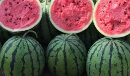 小玲吃瓜超甜视频,揭秘甜蜜背后的秘密