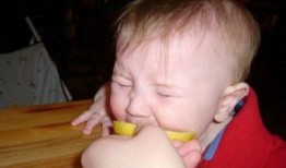 吃瓜嘴角流血图片搞笑,笑到肚子疼的搞笑瞬间