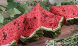 用板凳怎么吃瓜,创意吃瓜新姿势