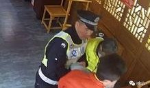 老伯找师兄吃瓜,与师兄共品瓜香时光