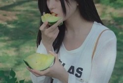 吃瓜的美女图片,探寻美女与吃瓜的奇妙邂逅