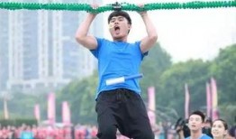 单杠少年吃瓜视频,揭秘校园生活趣味瞬间