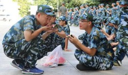 军人吃瓜队友,战友间的欢乐时光